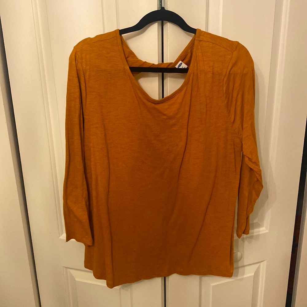 Burnt orange 3/4 sleeve top with back twist detail